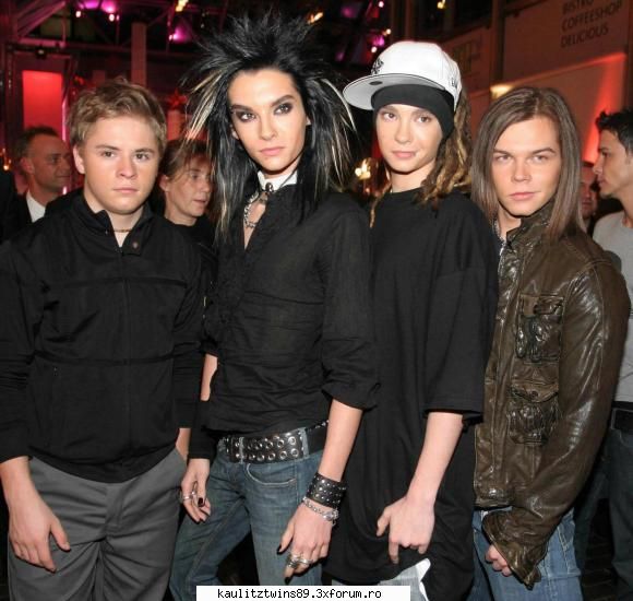 Poze si informatii despre Tom... - si o poza cu formatia aah...ce imi place de tom - Tom Kaulitz