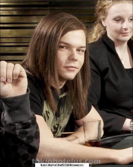 intra-ti pls... - Chiar dak nu e la fel de frumos k Bill...Georg e - Georg Listing